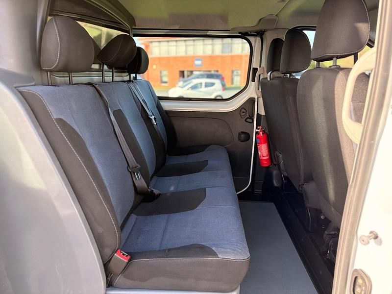 Used Vauxhall Vivaro 125 HP (91 kW) 2017 White