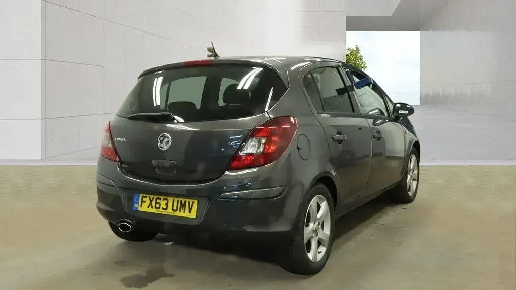 Usado Vauxhall Corsa 100 HP (73 kW) 2013 Cinzento Citadino