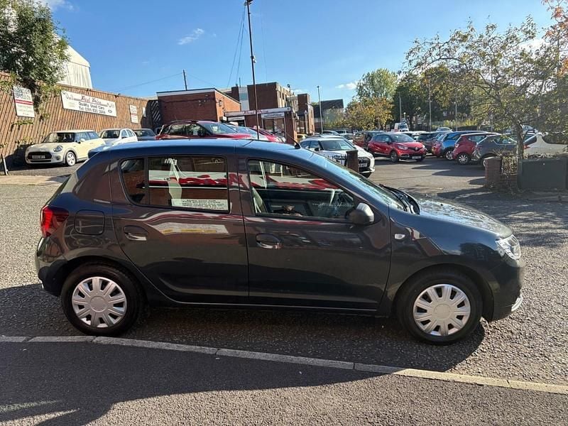 Usado Dacia Sandero Essentiel 2020 Cinzento Citadino