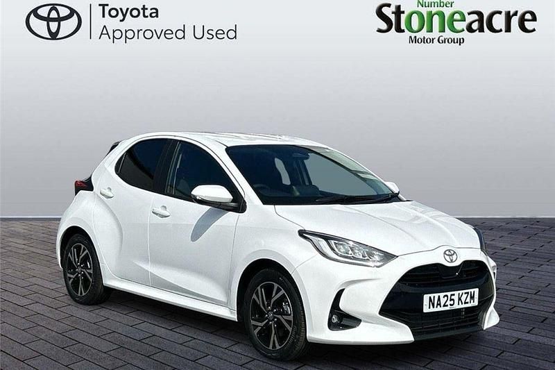 White New 2025 Toyota Yaris Hybrid Design Hatchback | £20,500 (Super price) - Image 1/2