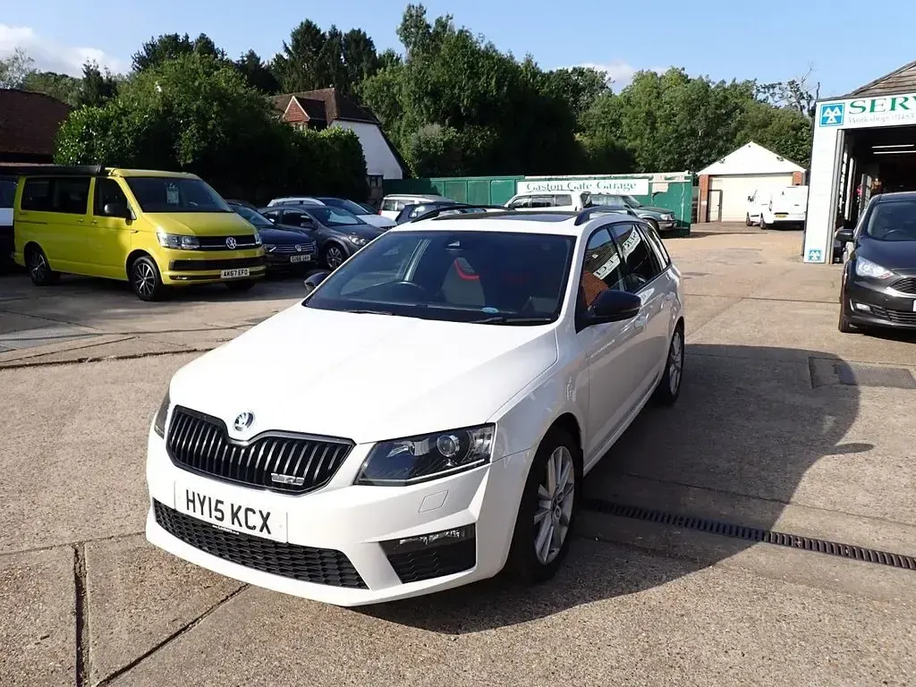 Used Skoda Octavia vRS 184 HP (135 kW) 2015 White Estate