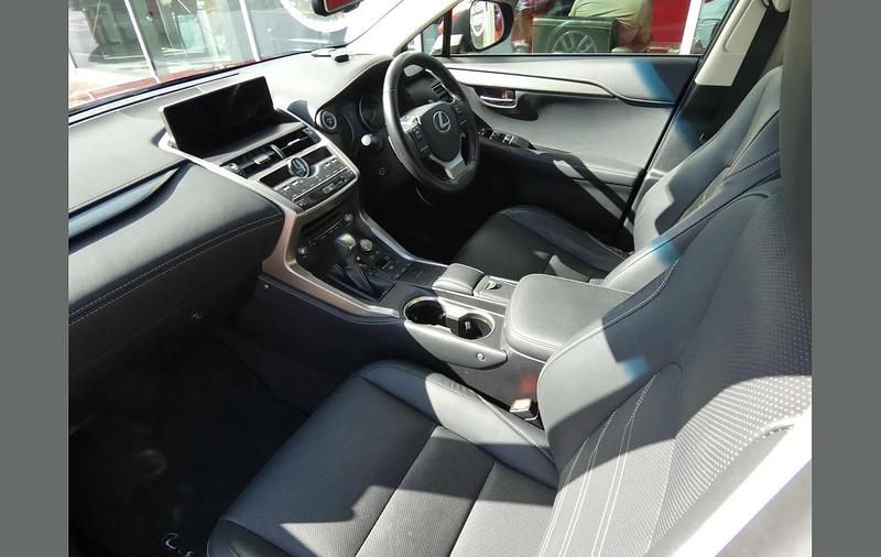 Used Lexus NX300h 194 HP (142 kW) 2019 Red SUV