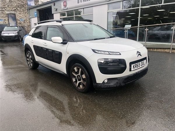 White Used 2015 Citroën C4 Cactus Flair Hatchback | £6,650 (Fair price) - Image 1/1