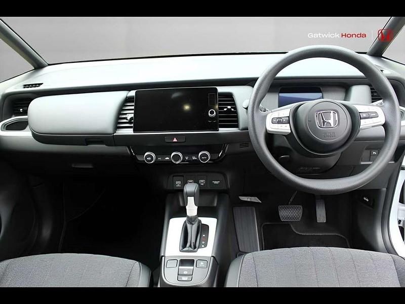 Used Honda Jazz Hybrid 109 HP (80 kW) 2023 Premium sunlight white Hatchback