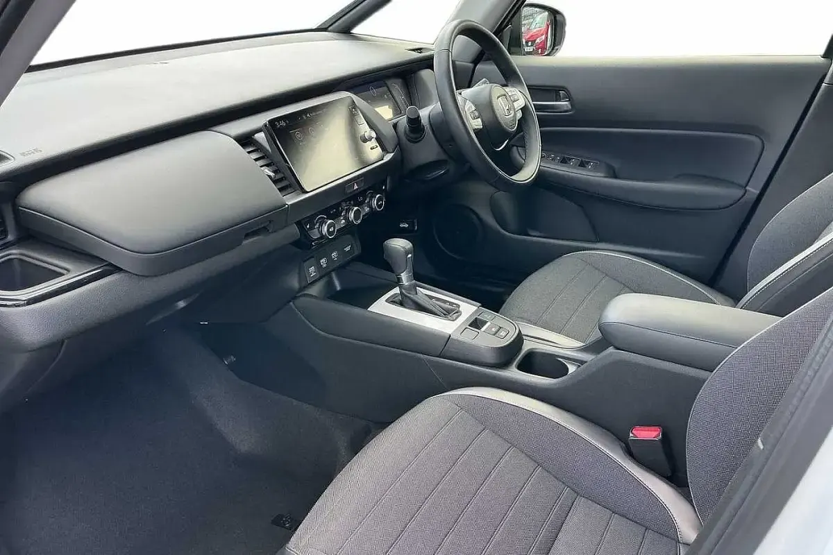 Used Honda Jazz Advance 122 HP (89 kW) 2025 Sunlight white Hatchback