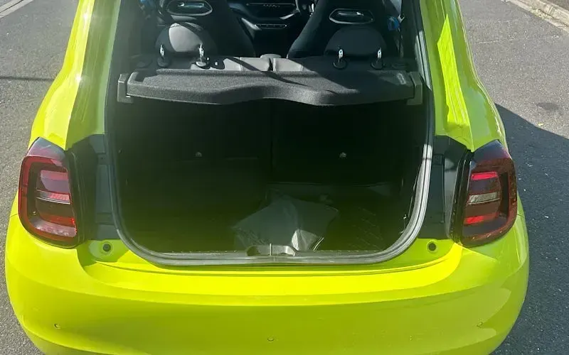 Usado Abarth 500e Scorpionissima 114 kW (155 HP) 2025 Citadino