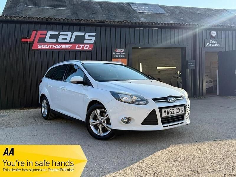Used Ford Focus Zetec 125 HP (91 kW) 2013 White Estate