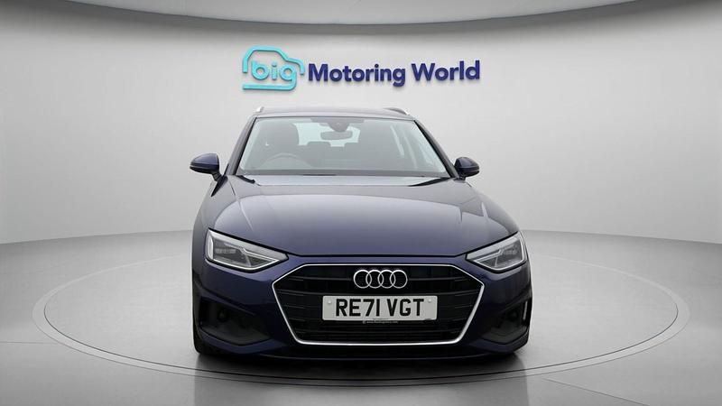 Used Audi A4 148 HP (108 kW) 2021 Blue Estate