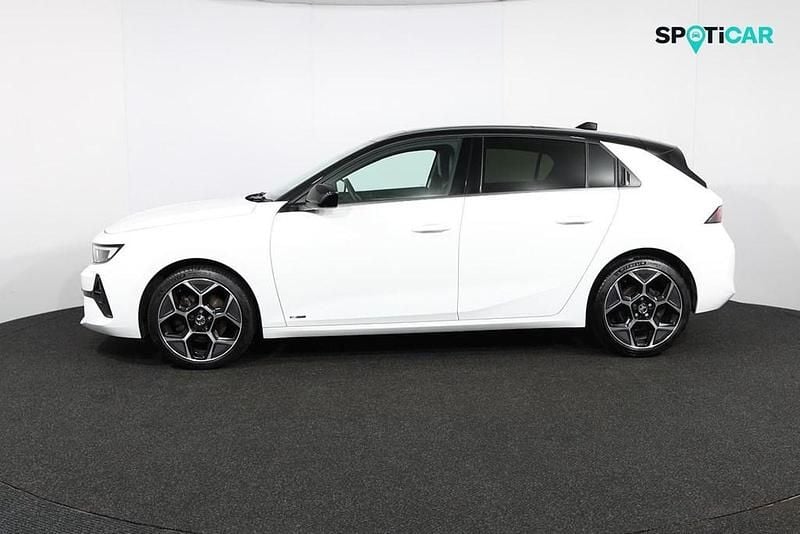 Used Vauxhall Astra Ultimate 131 HP (96 kW) 2022 White Hatchback