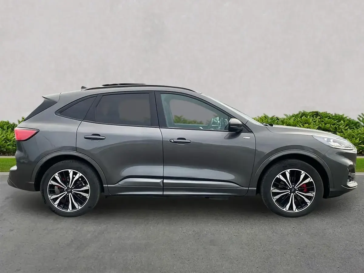 Begagnad Ford Kuga ST-Line X 190 HK (139 kW) 2023 Grå SUV