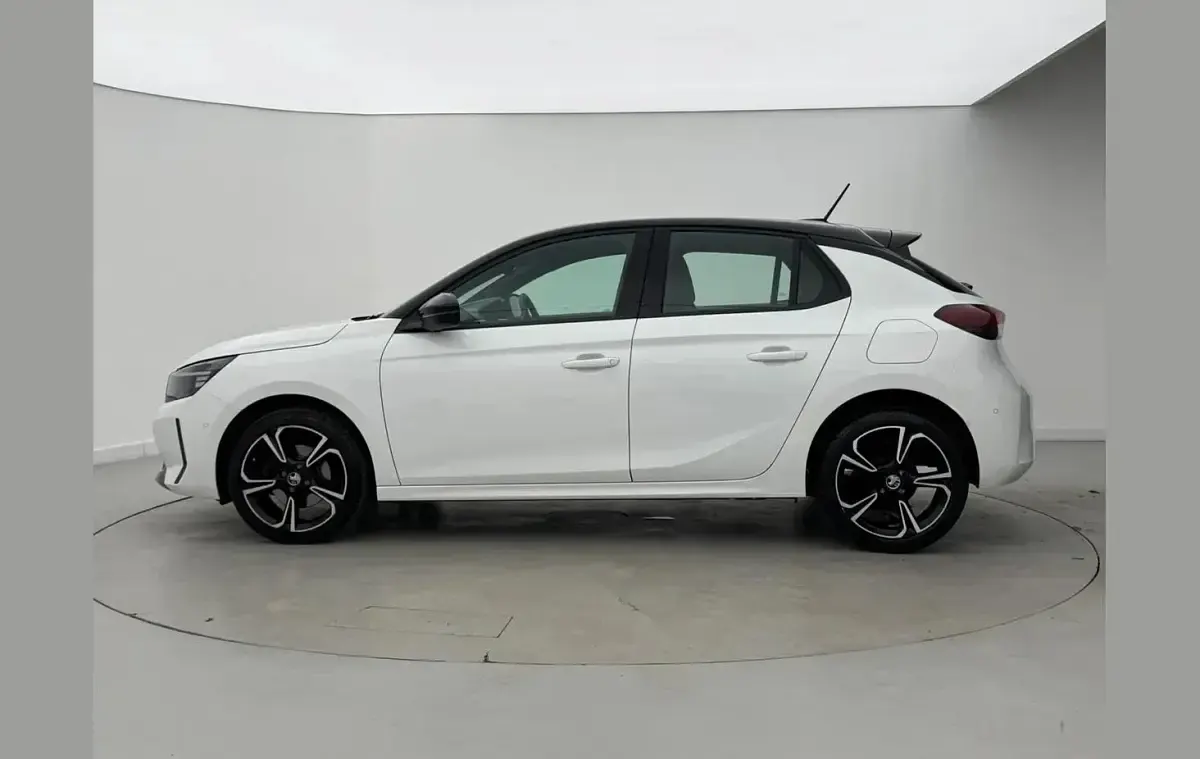 Used Vauxhall Corsa 99 HP (72 kW) 2023 White Hatchback