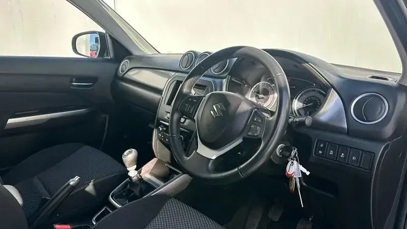 Second-hand Suzuki Vitara SZ-T 129 CP (94 kW) 2022 Negru SUV