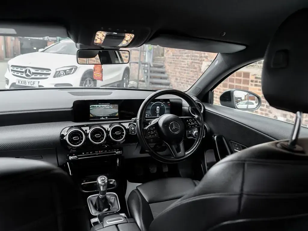 Used Mercedes A180 SE 136 HP (100 kW) 2019 Black Hatchback