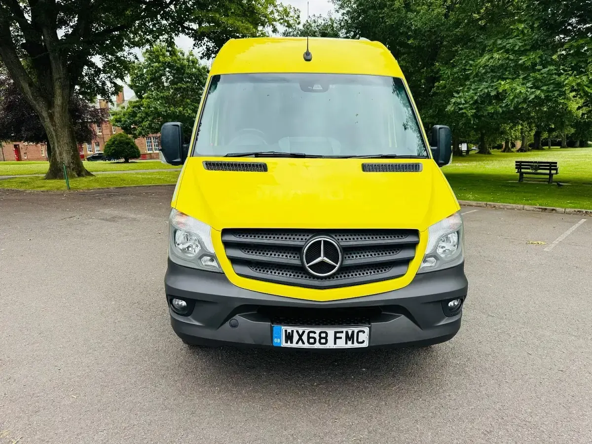 Used Mercedes Sprinter 190 HP (139 kW) 2018 Yellow Van