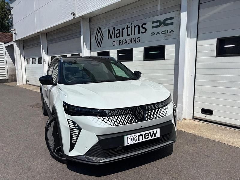 White Used 2024 Renault Scénic Iconic MPV | £31,995 (Fair price) - Image 1/1