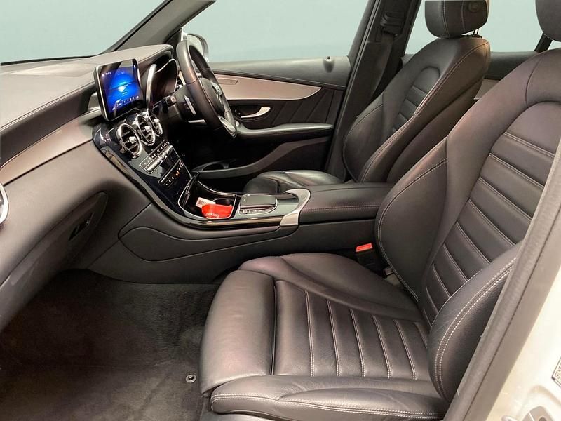 Used Mercedes GLC300 AMG line 2022 White Estate