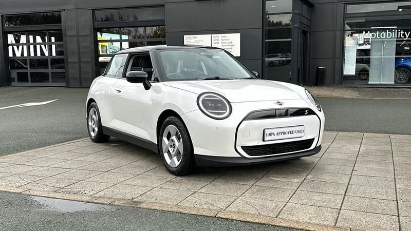 White Used 2024 Mini Cooper SE Hatch Hatchback | £23,999 - Image 1/4