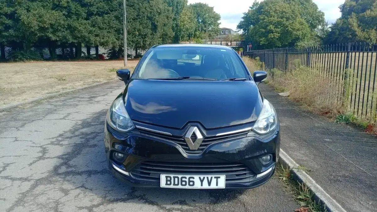 Used Renault Clio Dynamique 75 HP (55 kW) 2016 Black Hatchback