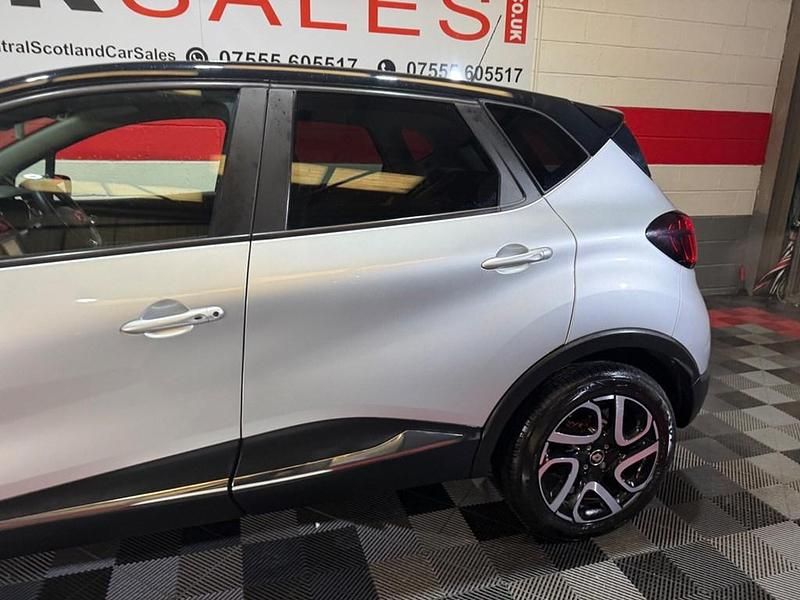 Usado Renault Captur Iconic 90 HP (66 kW) 2018 Prateado SUV