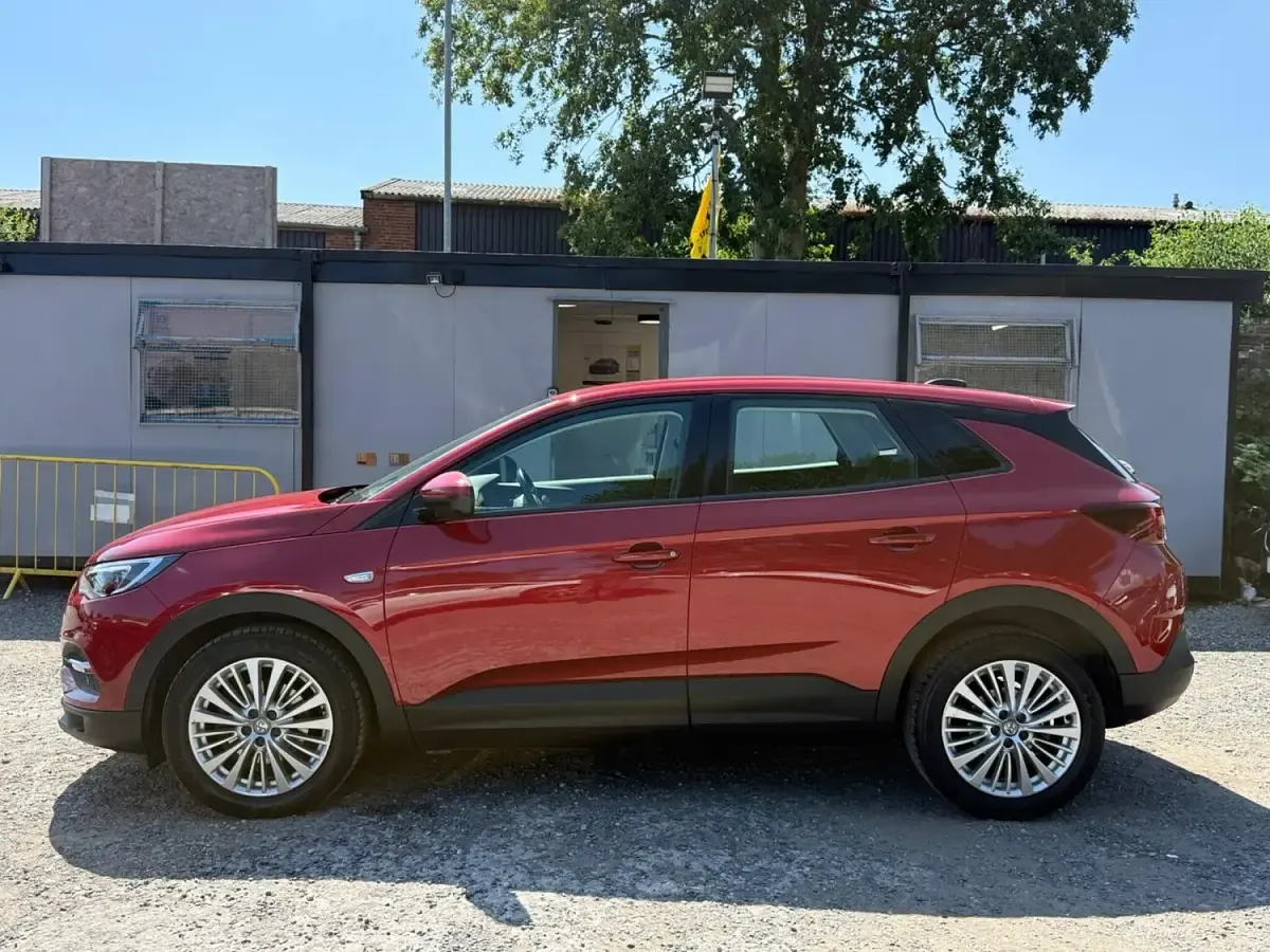 Used Vauxhall Grandland X S 130 HP (95 kW) 2018 Red SUV