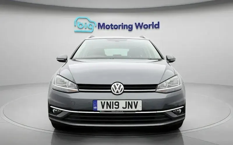 Used VW Golf VII Match 116 HP (85 kW) 2019 Grey Estate