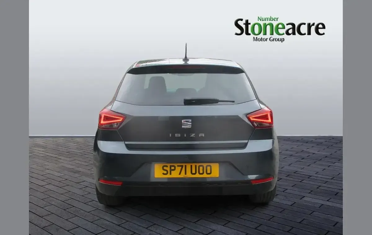 Usado Seat Ibiza XCELLENCE 108 HP (79 kW) 2021 Cinzento Citadino