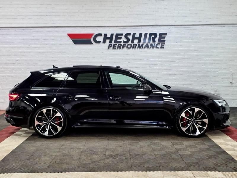 Used Audi RS4 Comfort 444 HP (326 kW) 2018 Black Estate