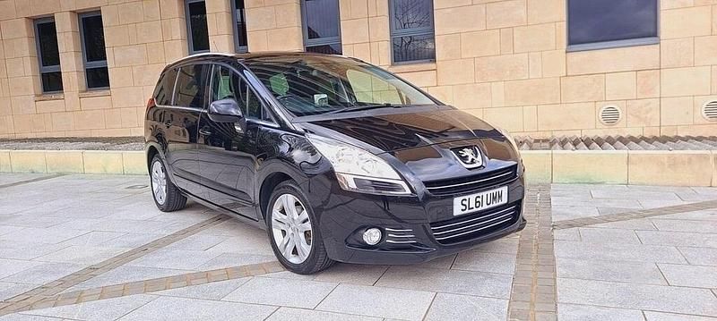 Usado Peugeot 5008 112 HP (82 kW) 2011 Preto Monovolume