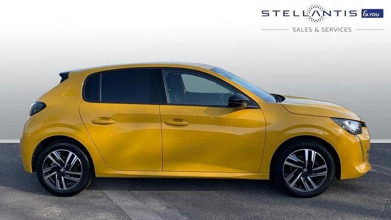 Used Peugeot 208 Allure+ 99 HP (72 kW) 2023 Yellow Hatchback