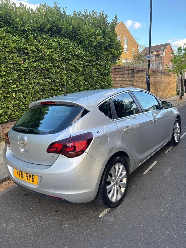 Used Vauxhall Astra Elite 2011 Silver Hatchback