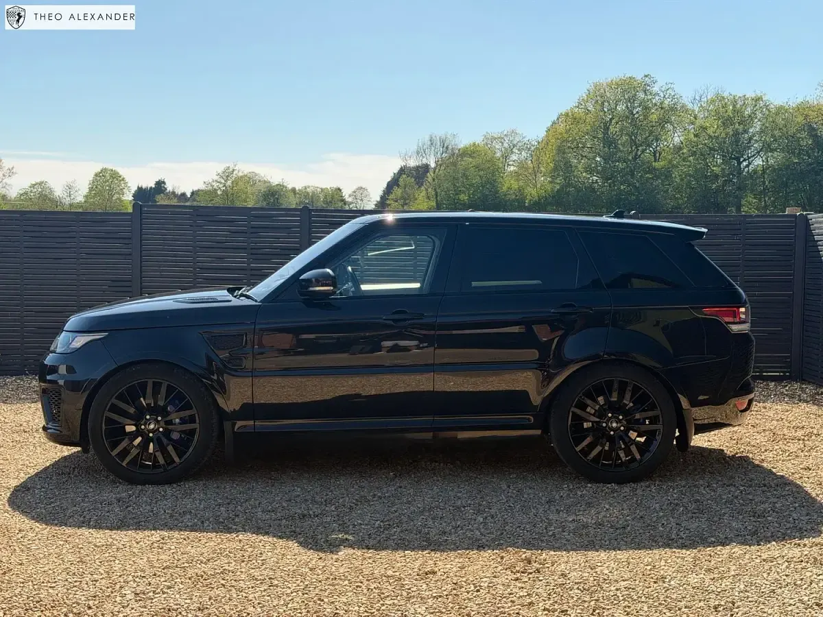 Used Land Rover Range Rover SVR 550 HP (404 kW) 2016 Black SUV