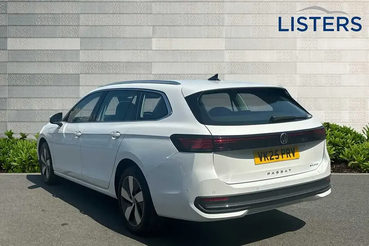 Used VW Passat Life 204 HP (150 kW) 2025 White Estate