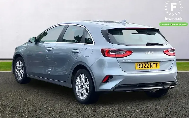 Usado Kia Ceed 120 CV (88 kW) 2021 Plateado Utilitario