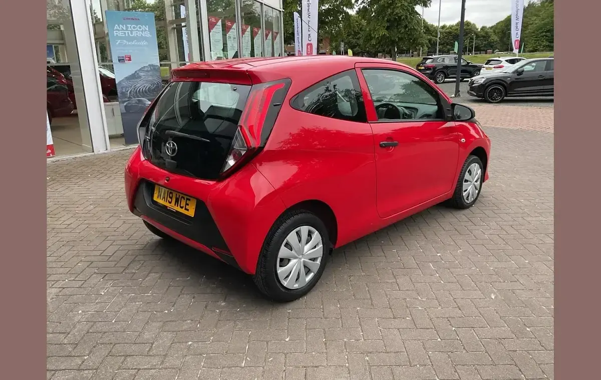 Used Toyota Aygo 71 HP (52 kW) 2019 Red Hatchback