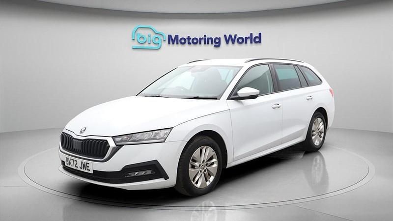 Used Skoda Octavia SE Technology 110 HP (80 kW) 2022 White Estate