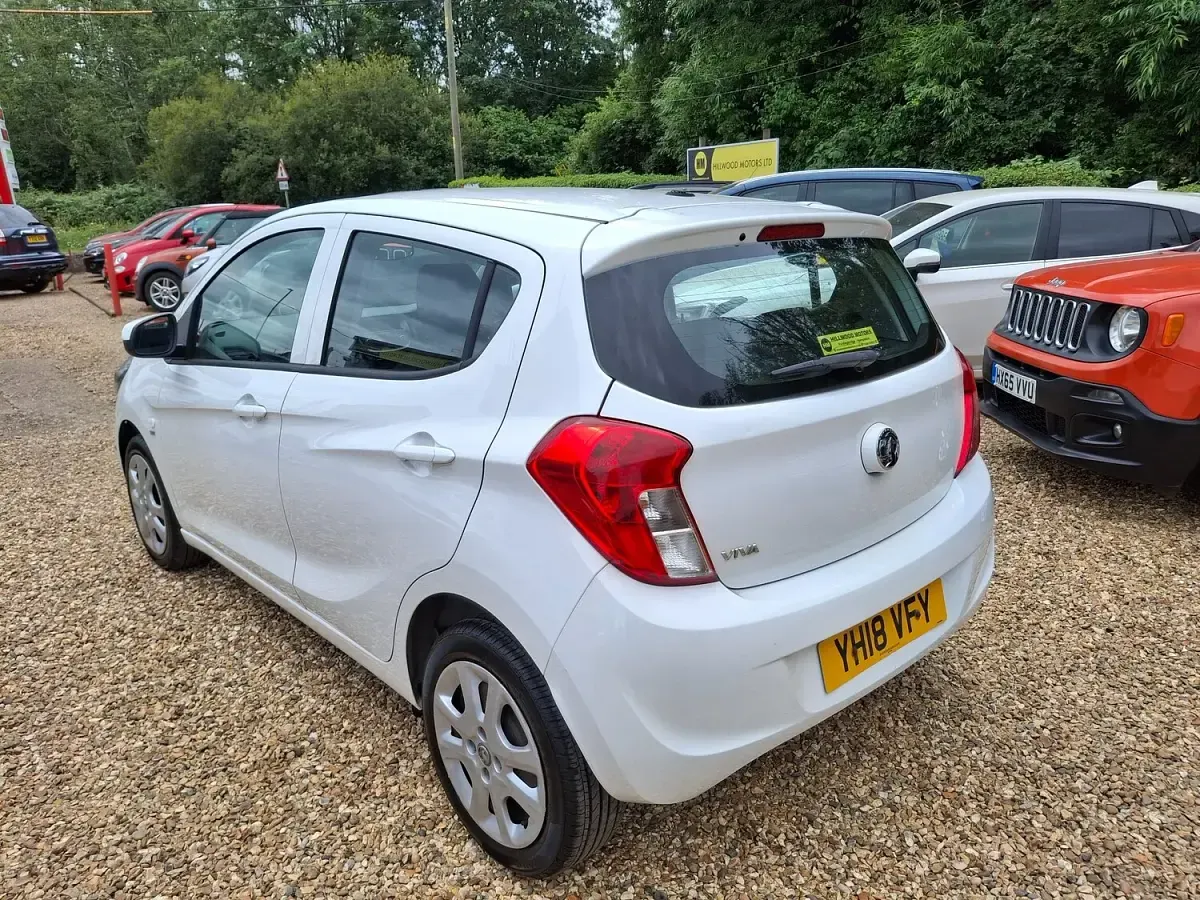 Used Vauxhall Viva 75 HP (55 kW) 2018 White Hatchback