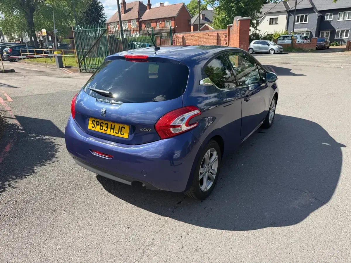 Second-hand Peugeot 208 Allure 82 CP (60 kW) 2013 Albastru Hatchback