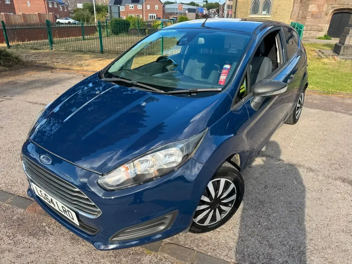 Used Ford Fiesta 95 HP (69 kW) 2015 Blue Hatchback