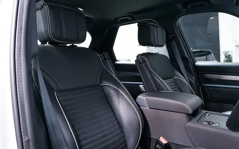 Used Land Rover Discovery R-Dynamic 300 HP (220 kW) 2023 White SUV