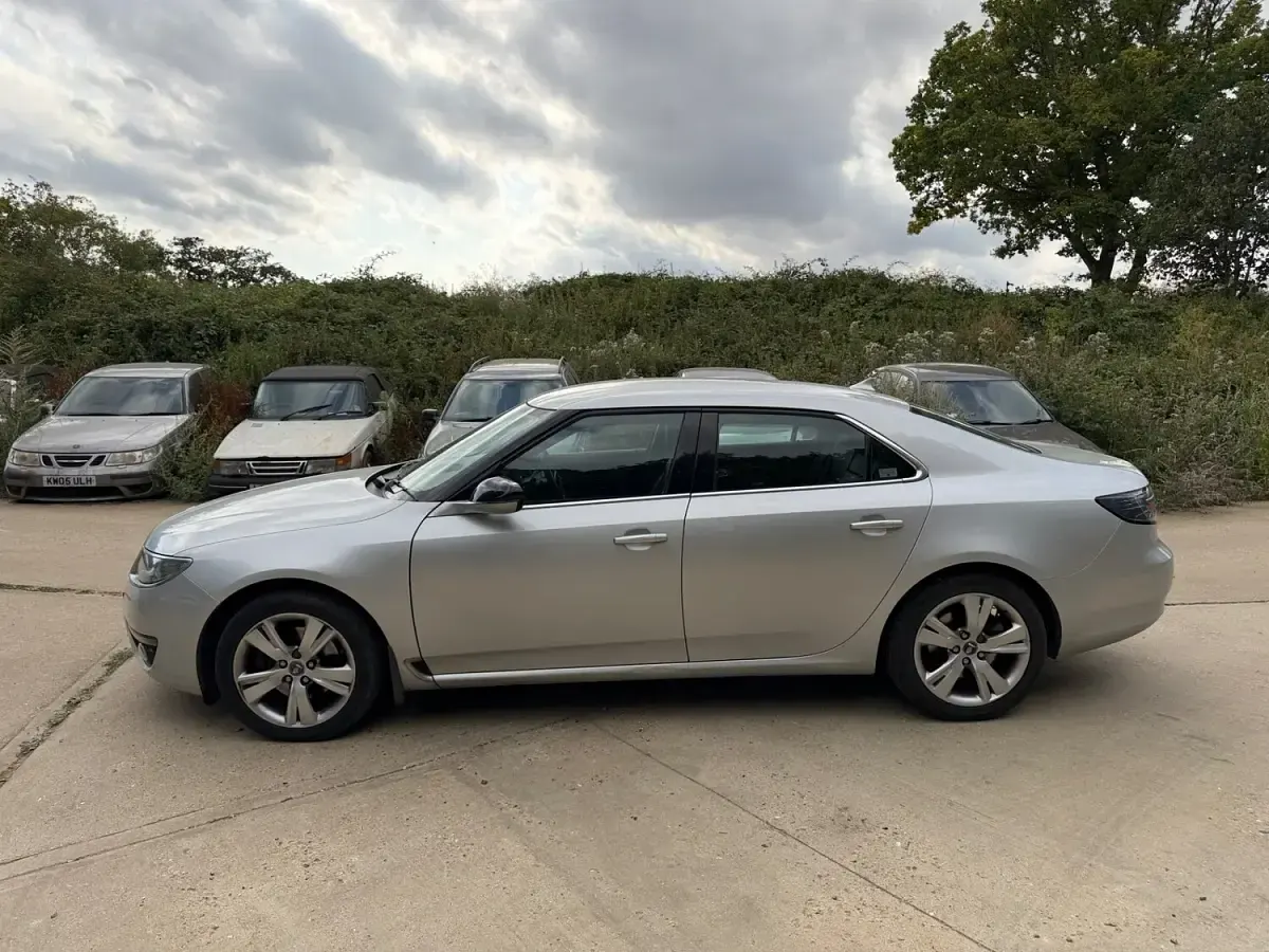 Used Saab 9-5 Vector 220 HP (161 kW) 2011 Silver Sedan