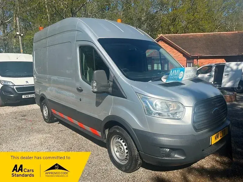 Usado Ford Transit 155 HP (114 kW) 2015 Prateado Van