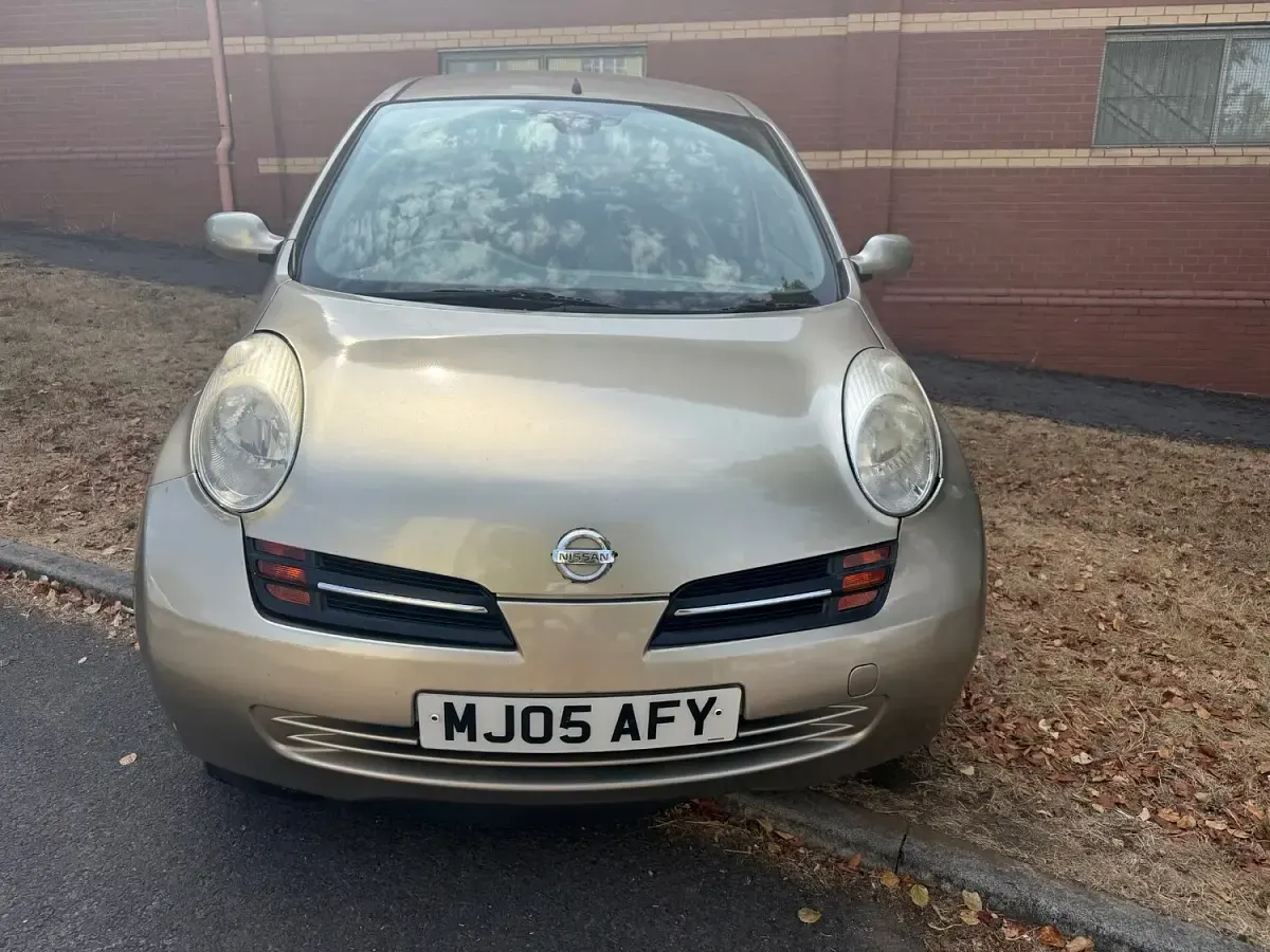Used Nissan Micra SE 80 HP (58 kW) 2005 Gold Hatchback