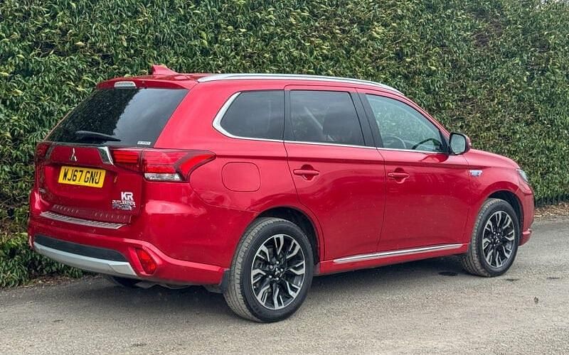 Used Mitsubishi Outlander P-HEV 203 HP (149 kW) 2017 Red Estate