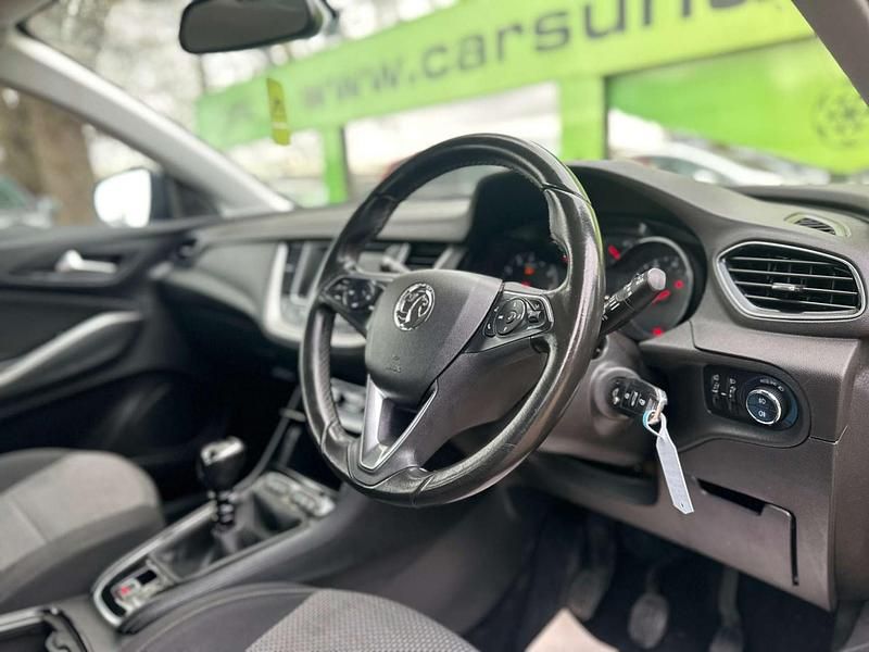 Used Vauxhall Grandland X S 130 HP (95 kW) 2018 Green SUV