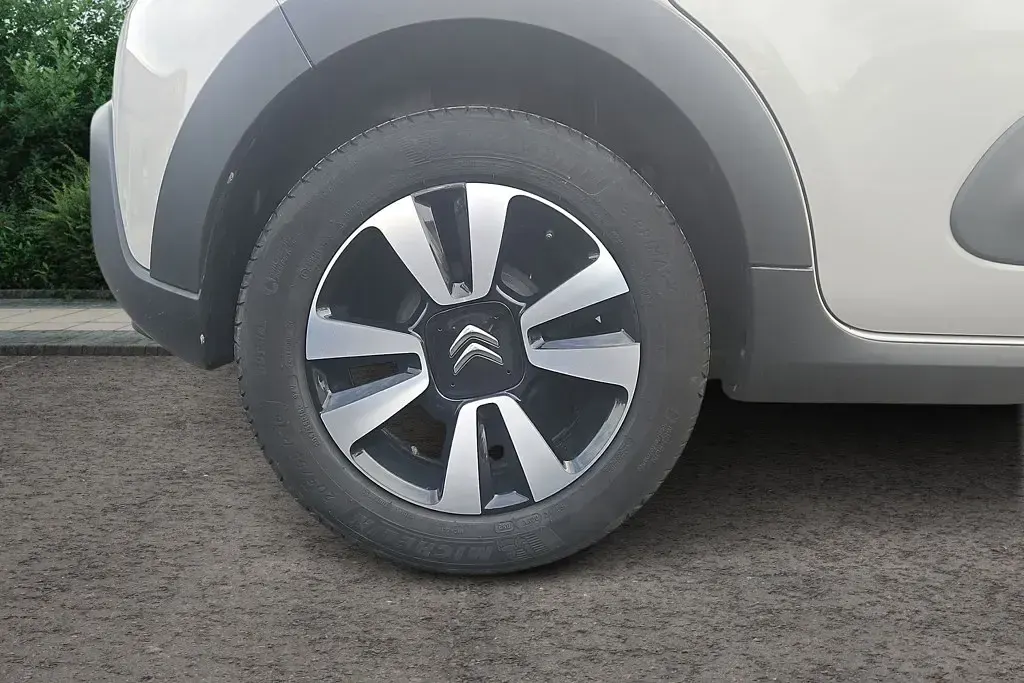 Used Citroën C3 PureTech 83 HP (61 kW) 2024 Grey Hatchback