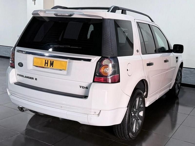 Used Land Rover Freelander 2 Dynamic 150 HP (110 kW) 2013 White SUV