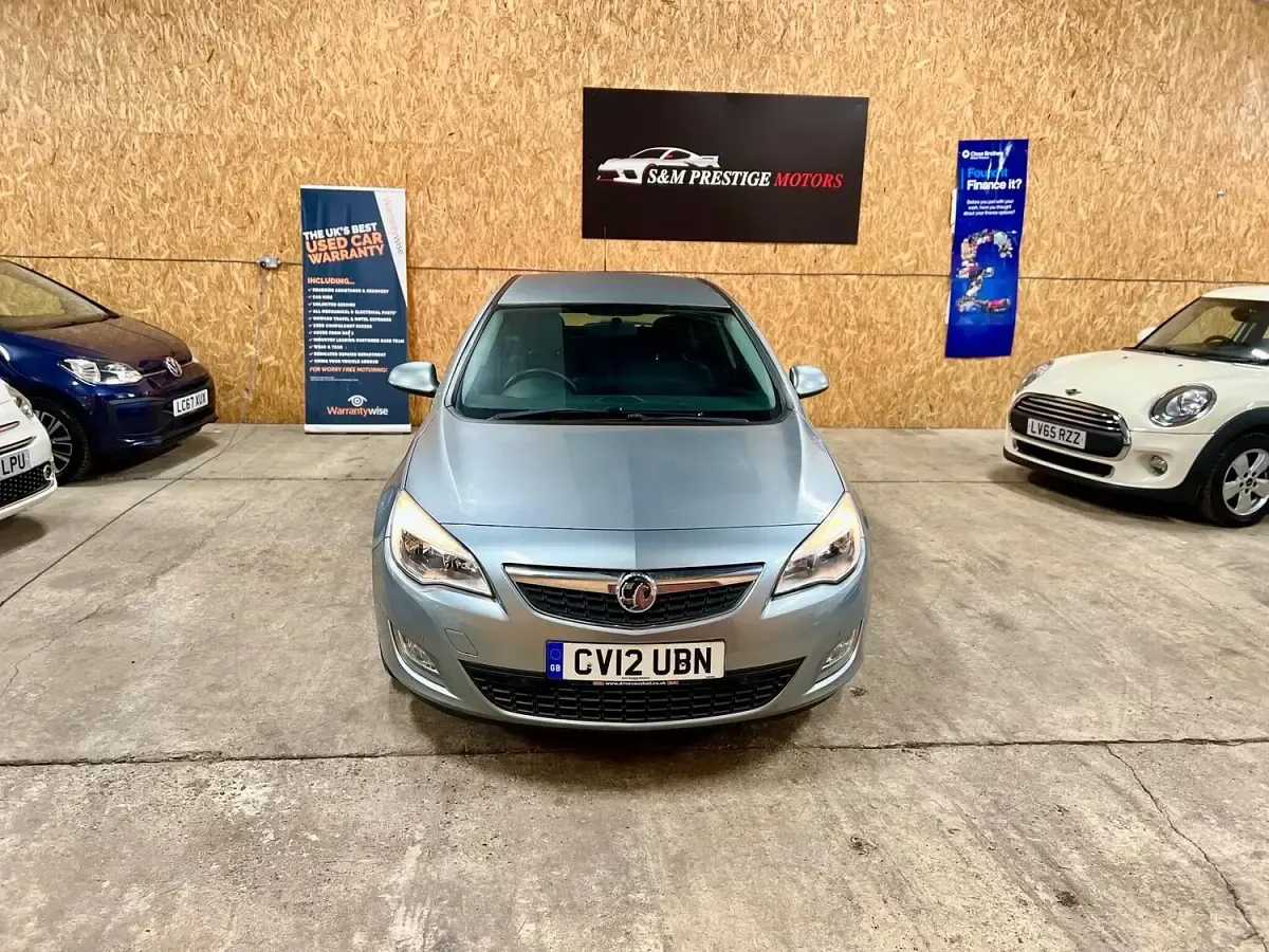 Used Vauxhall Astra 115 HP (84 kW) 2012 Silver Hatchback