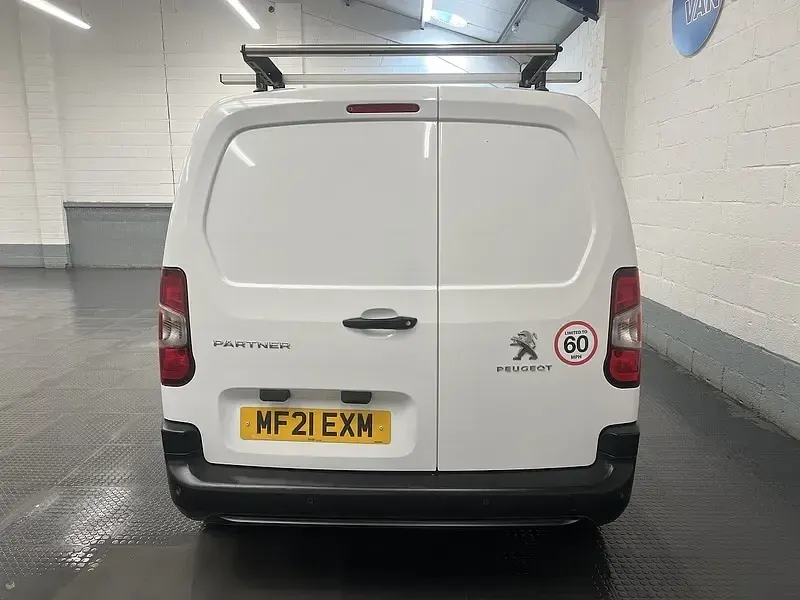 Used Peugeot Partner 100 HP (73 kW) 2021 White MPV