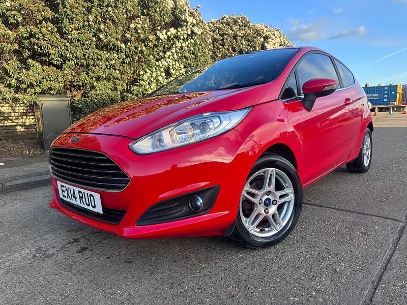 Used Ford Fiesta Zetec 82 HP (60 kW) 2014 Red Hatchback