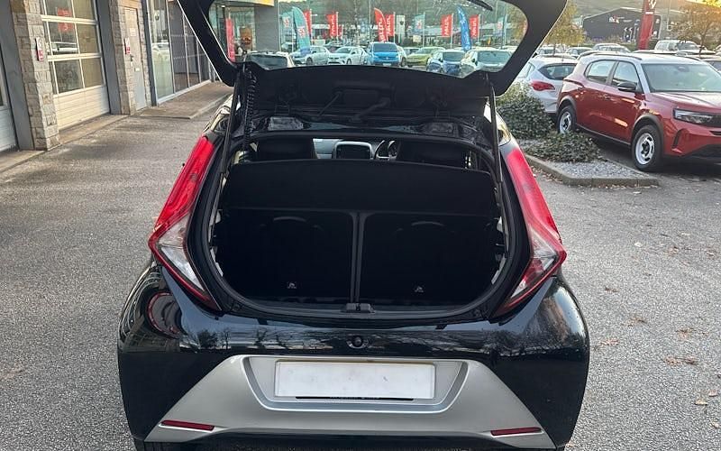 Used Toyota Aygo X-play 72 HP (52 kW) 2021 Hatchback